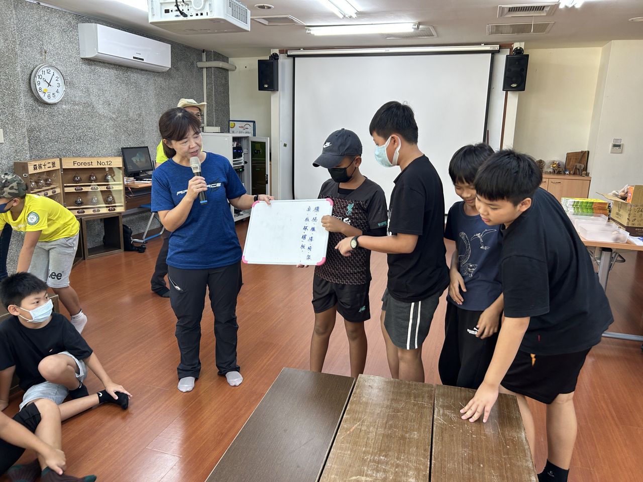 蒐集部件中有「木」的字,並上台分享。