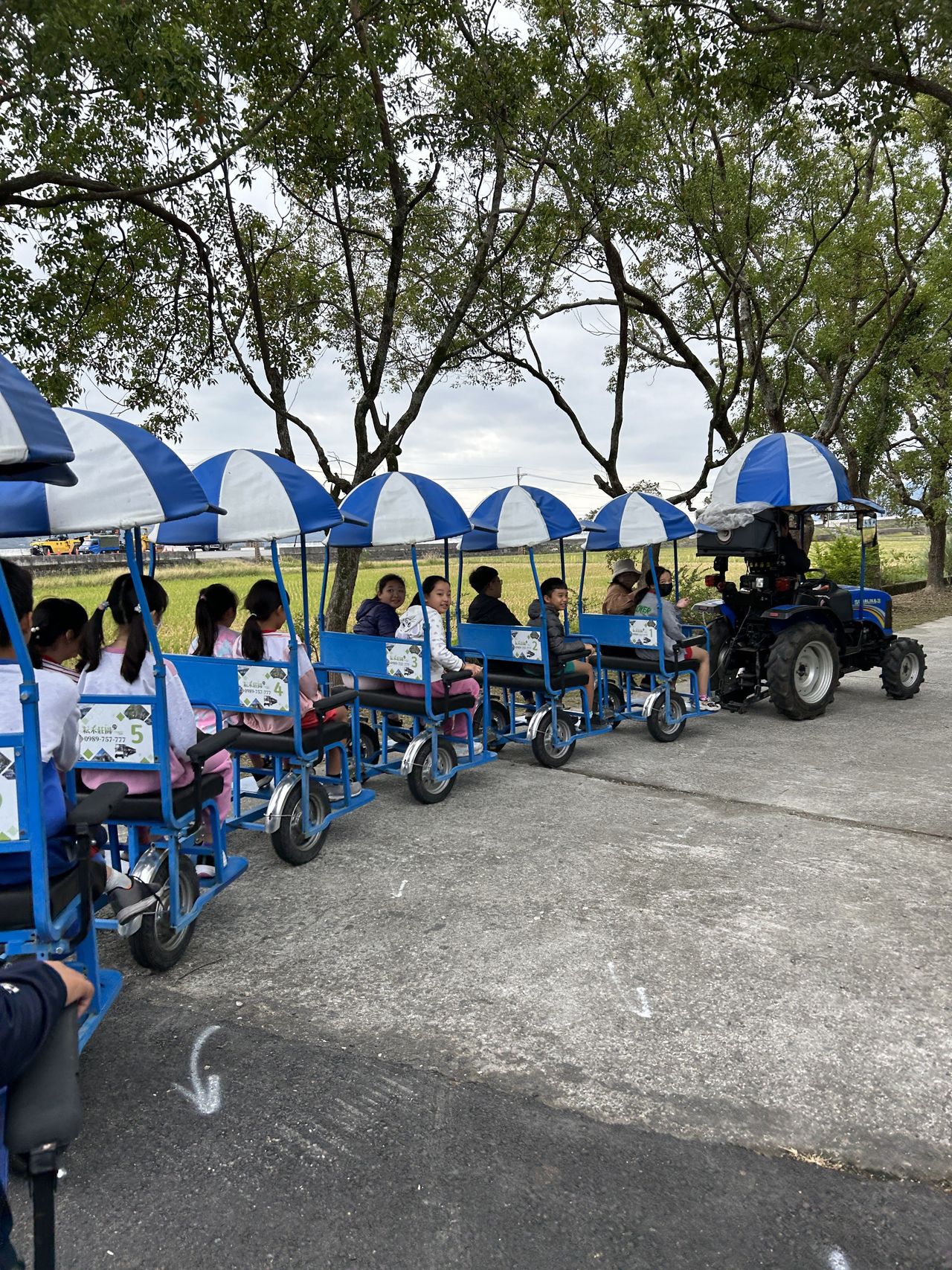乘坐拉拉車。