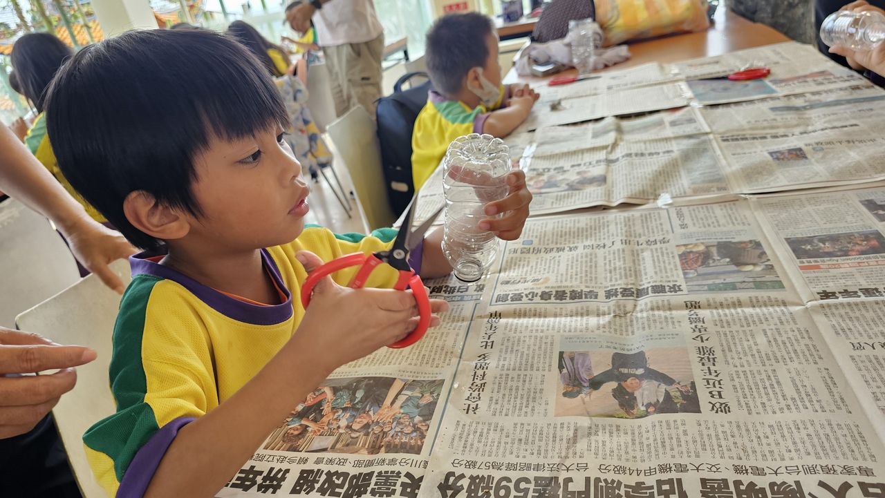 用保特瓶製作風車