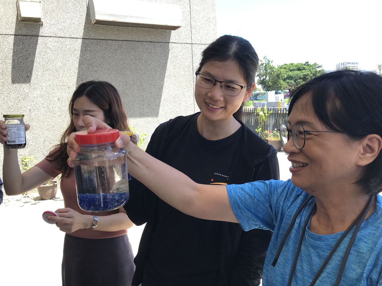 看著水母緩慢移動非常療癒。