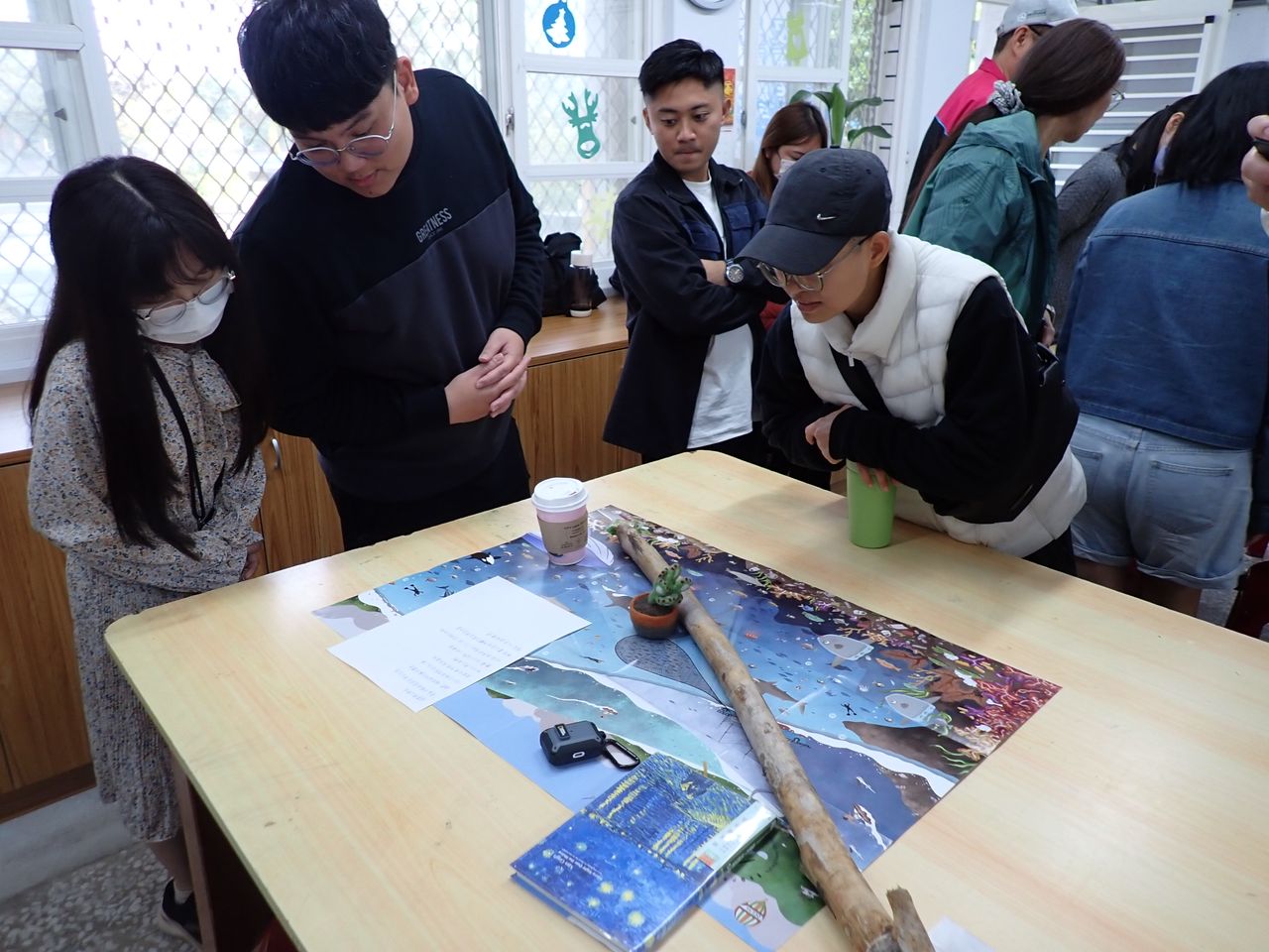 互相欣賞各組作品。