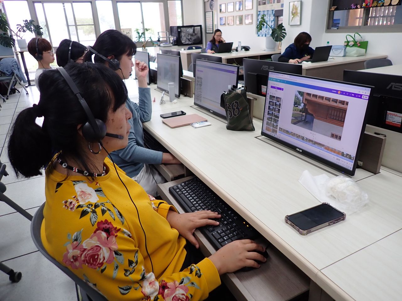 回到教室進行剪輯教學及操作。