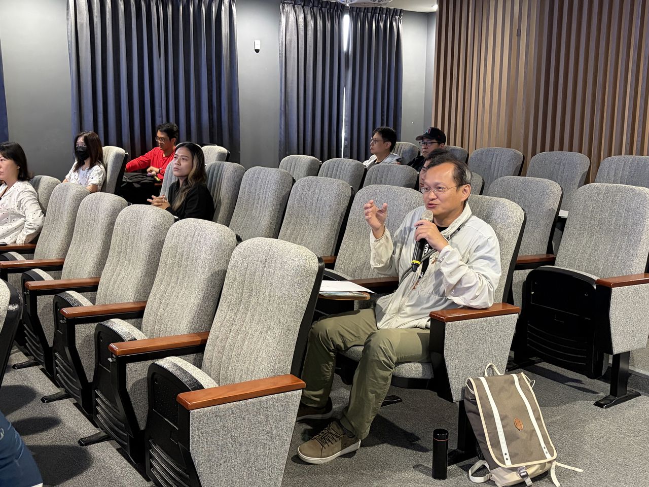 學員進行課程內容的回應。